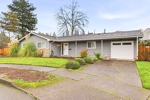 2600 SW 121st Pl in Beaverton, OR - Building Photo