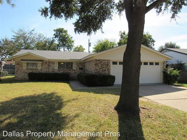 3210 McCollum St in Irving, TX - Building Photo