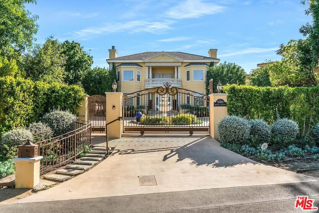 5086 Avenida Hacienda in Los Angeles, CA - Building Photo