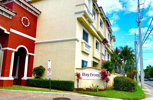 421 Bayfront Dr in Boynton Beach, FL - Building Photo - Building Photo