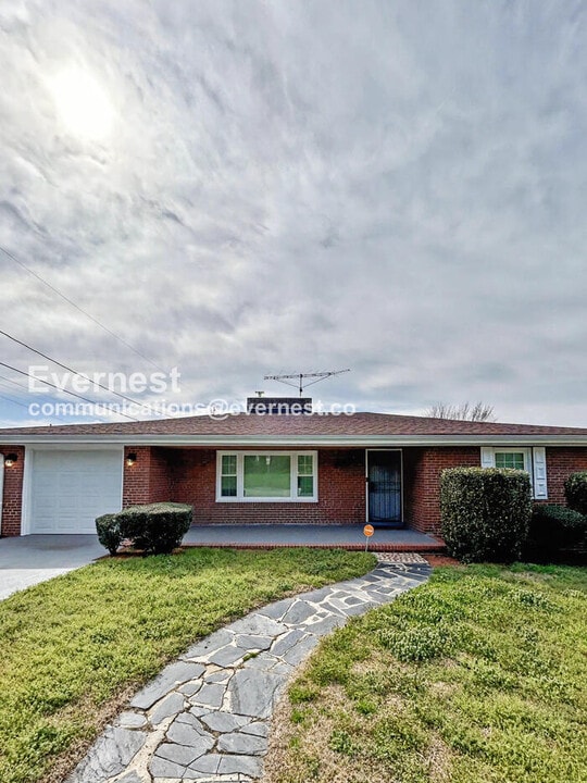 616 S Jefferson St in Petersburg, VA - Building Photo