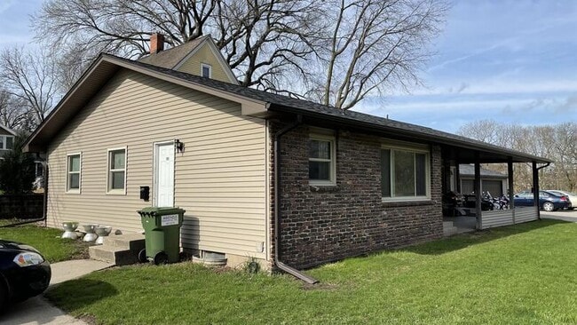 property at 101-103 S Riverside Dr