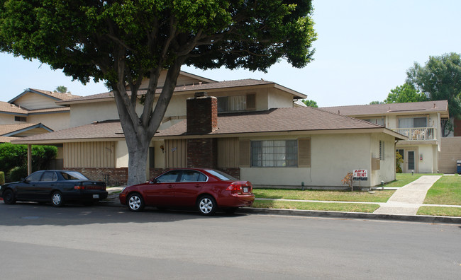 16162 Malaga Ln in Huntington Beach, CA - Building Photo - Building Photo