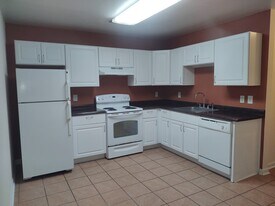 247 Hereford Cir, Unit 247-B in Swainsboro, GA - Building Photo