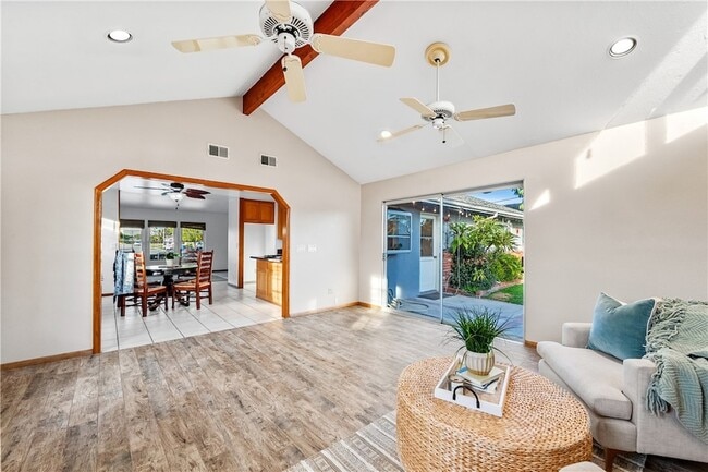 6682 Alexandria Dr in Huntington Beach, CA - Foto de edificio - Building Photo