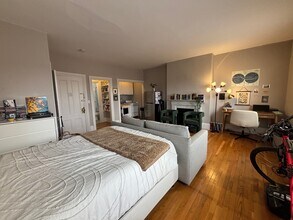 82 Charles St, Unit 4R in Boston, MA - Building Photo - Building Photo