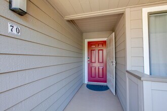 1075 Shadowridge Dr in Vista, CA - Building Photo - Building Photo