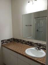 413 Vista W Ct, Unit A in Bastrop, TX - Foto de edificio - Building Photo