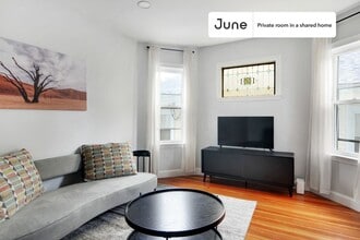 Room in Shared 4 bed/2 bath home, Unit C in Boston, MA - Foto de edificio - Building Photo