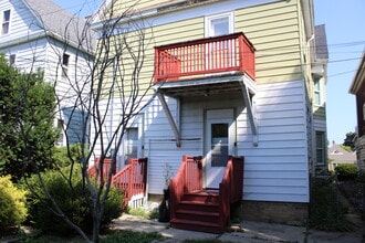 2621 S Howell Ave, Unit 2621 in Milwaukee, WI - Foto de edificio - Building Photo