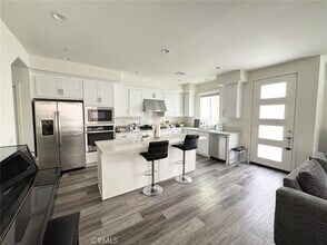 594 Cultivate in Irvine, CA - Building Photo - Building Photo