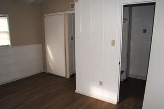 40 Myrtle St in Bakersfield, CA - Foto de edificio - Building Photo