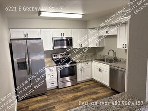 6221 E Greenway St in Mesa, AZ - Building Photo - Building Photo