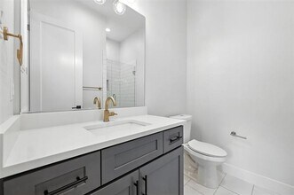 2620 Valley View Ln in Farmers Branch, TX - Building Photo - Building Photo