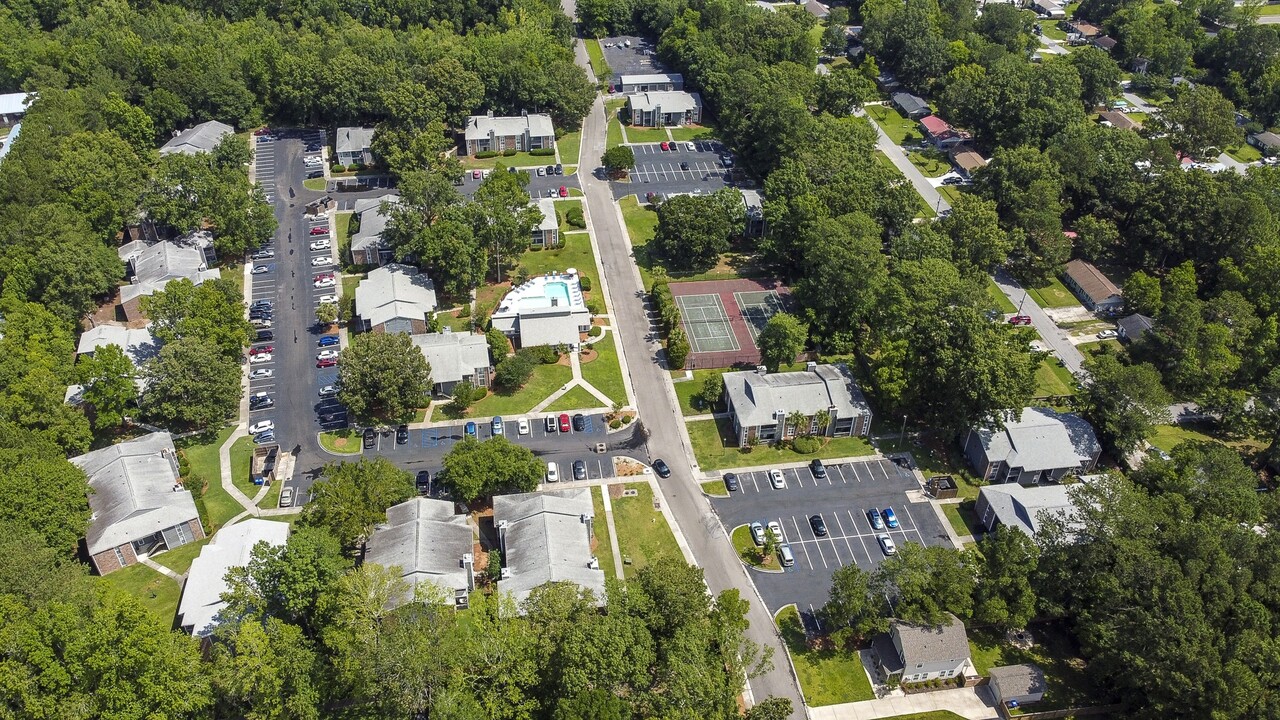 Deer Run in North Charleston, SC - Foto de edificio