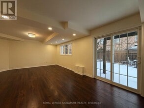 331 Spruce Grove Crescent in Newmarket, ON - Building Photo - Building Photo