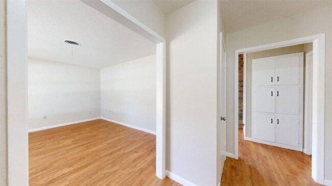 302 Laurel St in Bryan, TX - Foto de edificio - Building Photo