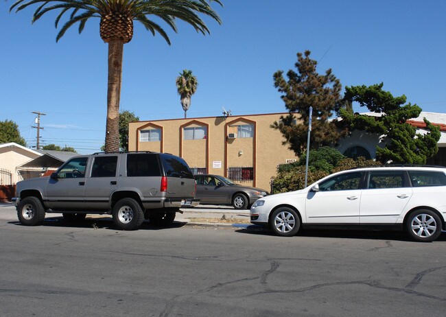 4057 46th St in San Diego, CA - Foto de edificio - Building Photo