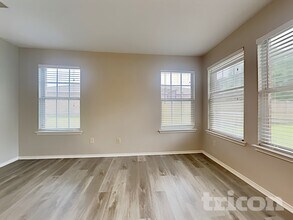 1113 Beeblossom Dr in Desoto, TX - Foto de edificio - Building Photo