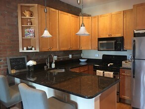 241 Boston St, Unit 2 in Boston, MA - Building Photo - Building Photo