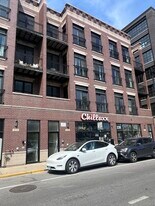 218 N Halsted St in Chicago, IL - Building Photo