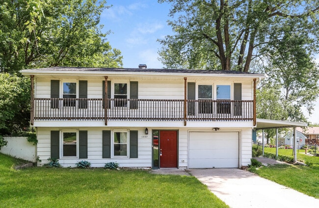 property at 1507 S Skyline Dr