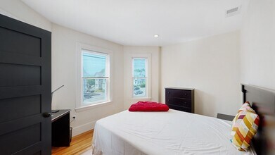 7 Chester Ave in Waltham, MA - Building Photo - Building Photo