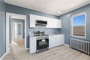 18 Loreto St in Providence, RI - Building Photo