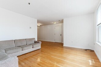 122 Tudor St, Unit C in Boston, MA - Building Photo - Building Photo