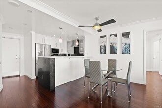 700 E Ocean Blvd in Long Beach, CA - Building Photo - Building Photo