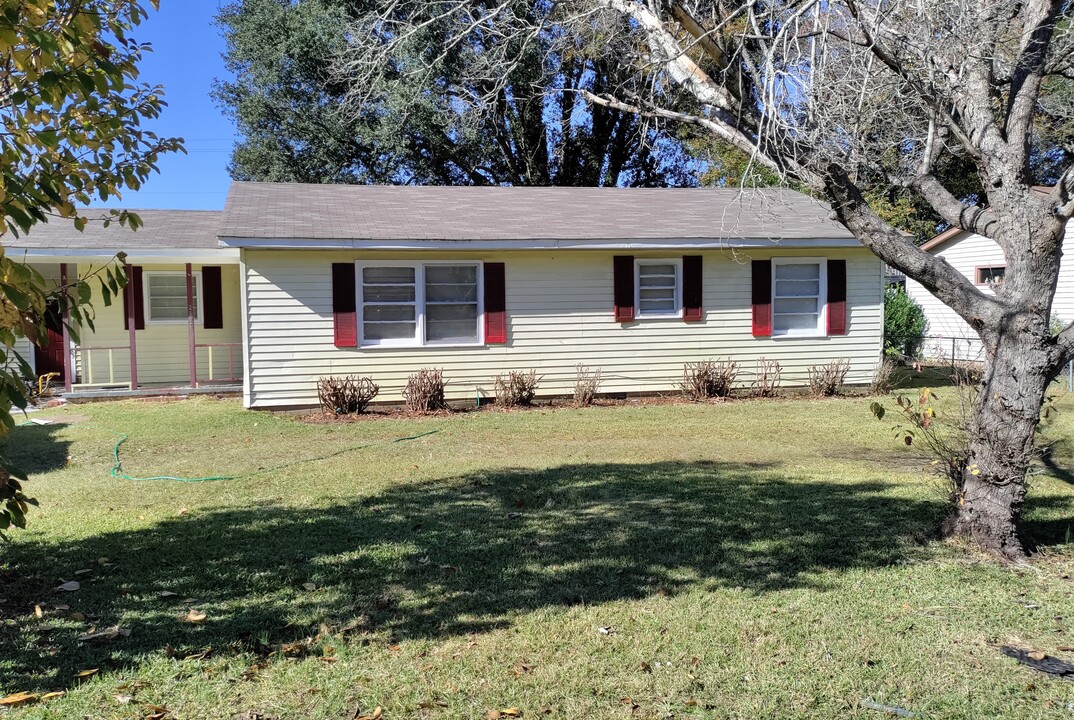 2507 Cherokee Dr in Albany, GA - Foto de edificio