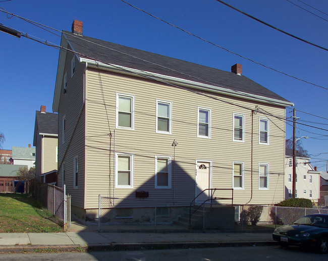 488 Bank St in Fall River, MA - Foto de edificio - Building Photo