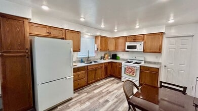 202 Cactus Dr in Prescott, AZ - Foto de edificio - Building Photo