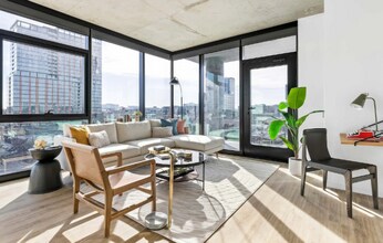 255 N Elizabeth St in Chicago, IL - Foto de edificio - Building Photo