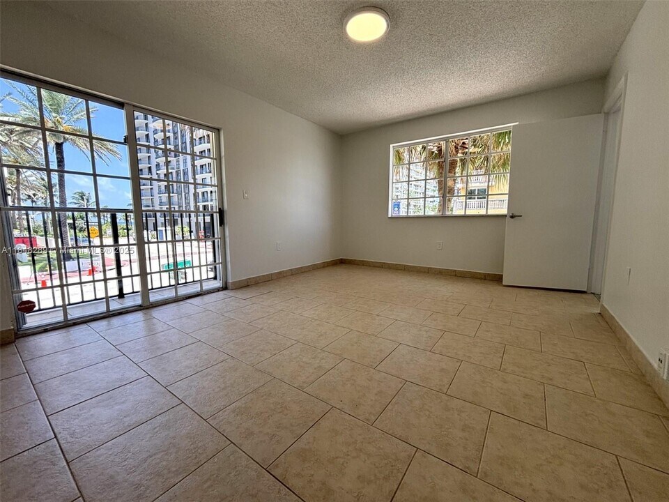8900 Collins Ave in Surfside, FL - Building Photo