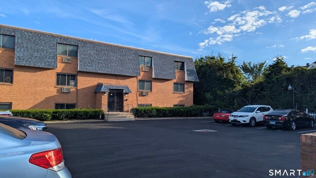 65 California St in West Haven, CT - Building Photo - Building Photo