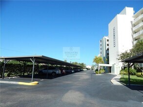 300 Woodette Dr in Dunedin, FL - Building Photo - Building Photo