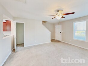 496 Sherrill Farm Dr in Benson, NC - Building Photo - Building Photo