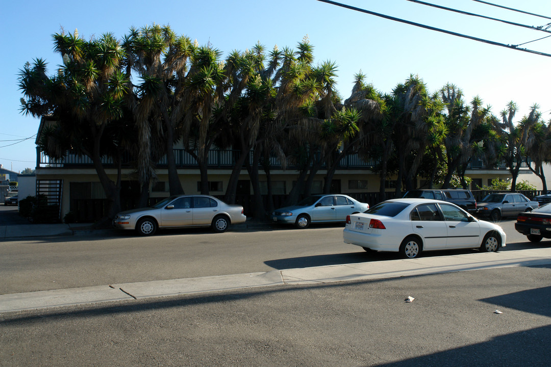 5959 Mandarin Drive in Goleta, CA - Foto de edificio