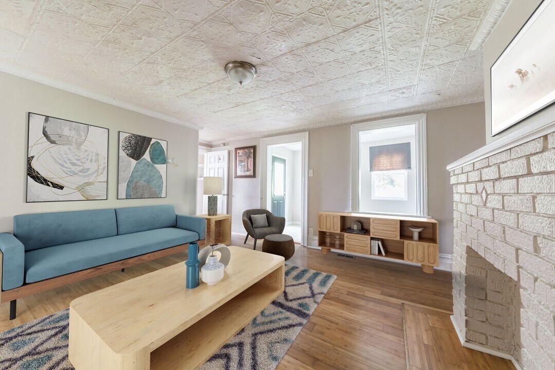 986 E Warrington Ave in Pittsburgh, PA - Foto de edificio