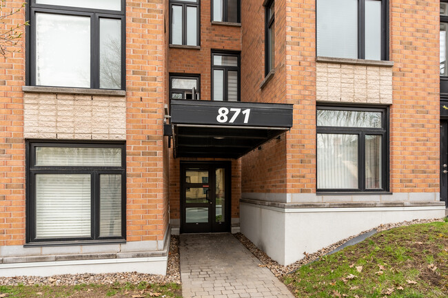 871 Belvedere Av in Québec, QC - Building Photo - Building Photo