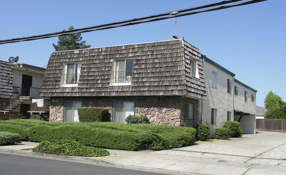 2113 Hartnell St in Union City, CA - Foto de edificio