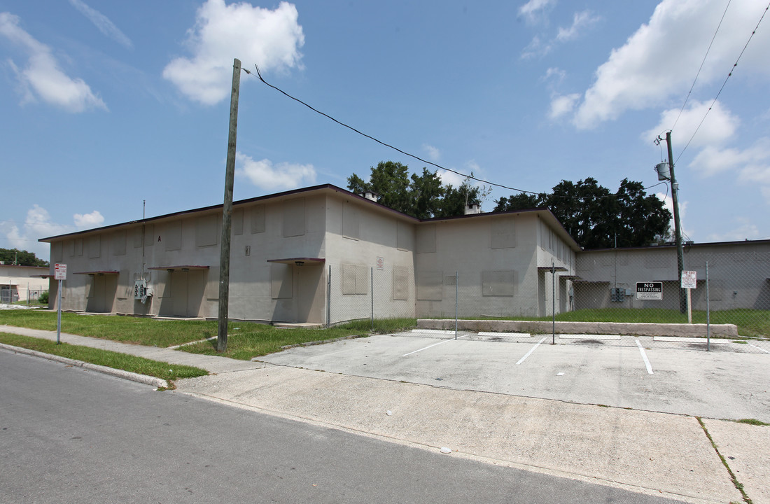 Lincoln Square Apartments in Lakeland, FL - Building Photo