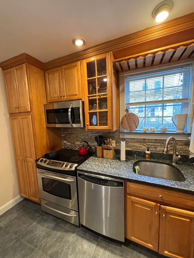 37 Farquhar St, Unit R in Boston, MA - Building Photo - Building Photo