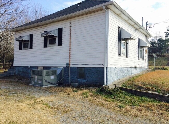 1906 Dalton Pike SE in Cleveland, TN - Foto de edificio - Building Photo