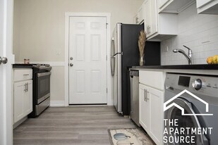 1425 W Hutchinson St, Unit 1 in Chicago, IL - Building Photo