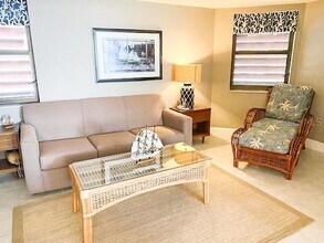 5611 Gulf of Mexico Dr, Unit 5 in Longboat Key, FL - Building Photo - Building Photo