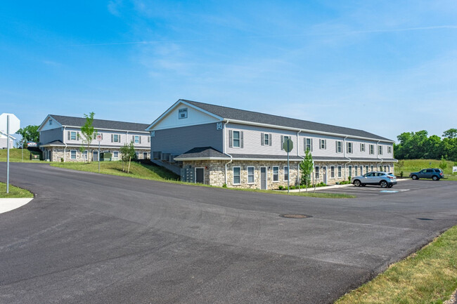 Dover Highlands in Dover, PA - Foto de edificio - Building Photo