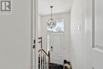 35 Algonquin Blvd in Brampton, ON - Building Photo - Building Photo