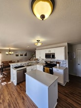 9585 Castle Oaks Dr in Fountain, CO - Foto de edificio - Building Photo